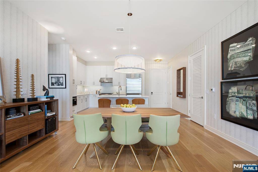 Edgewater, NJ 07020,3 Somerset LN #617