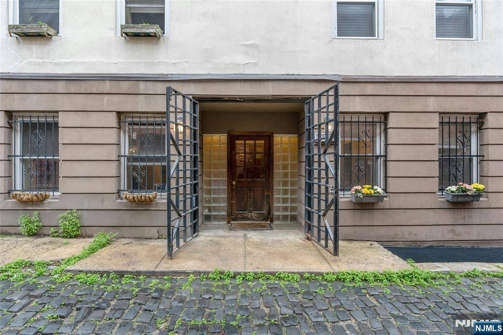 Hoboken, NJ 07030,61 5th ST #3