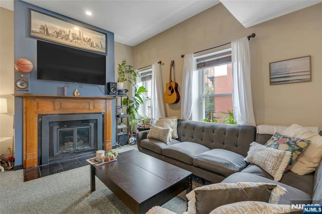 Hoboken, NJ 07030,61 5th ST #3
