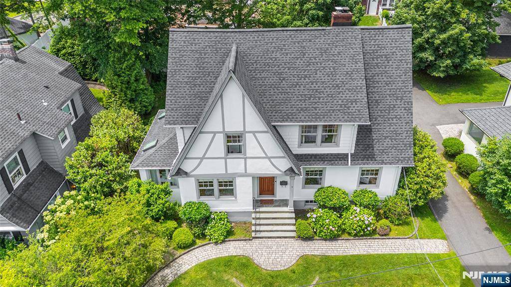 Montclair, NJ 07043,18 Braemore RD