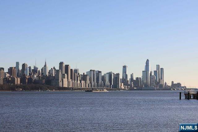 Edgewater, NJ 07020,331 Promenade