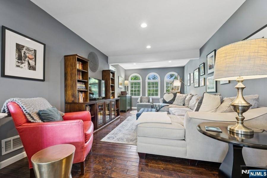 New Milford, NJ 07646,599 Rhein CT