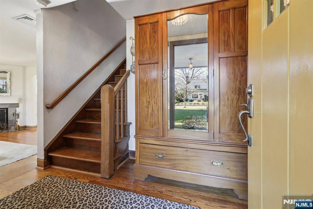 Ho-ho-kus, NJ 07423,183 Sheridan AVE