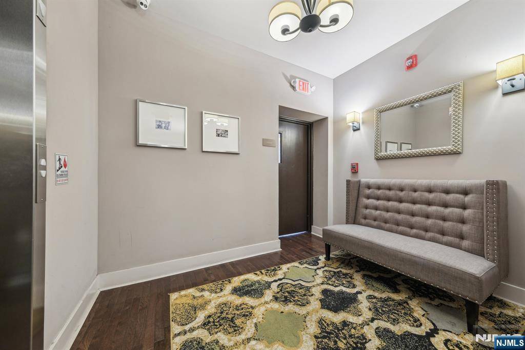 Newark, NJ 07104,110-114 Br Broad