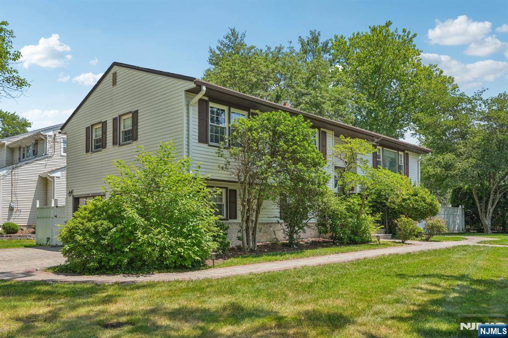 Paramus, NJ 07652,239 Homestead RD