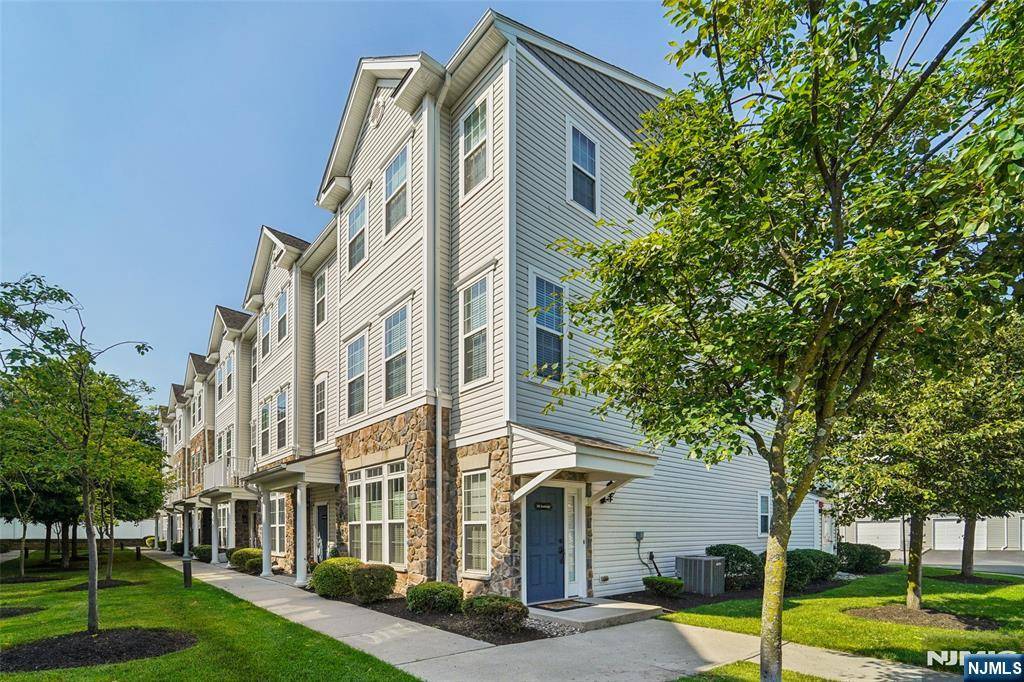 Garfield, NJ 07026,24 Jasmine LN #1212