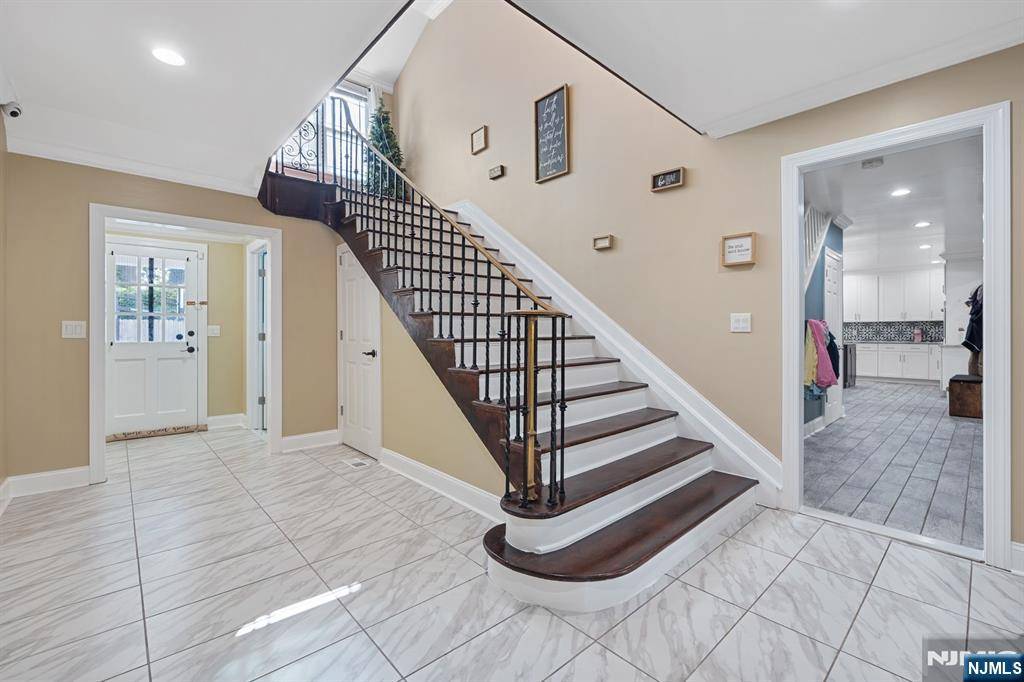 Orange, NJ 07050,202 Elmwynd DR