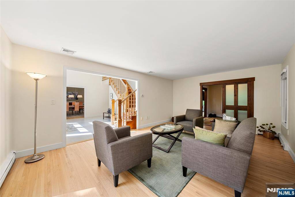Wyckoff, NJ 07481,811 Domm CT