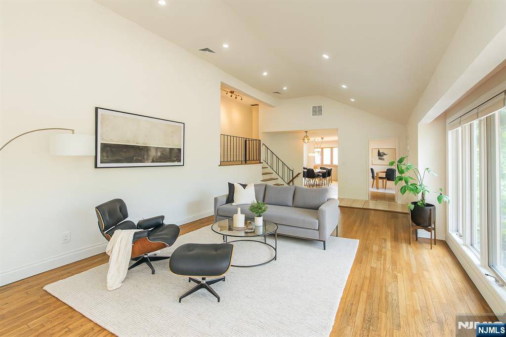 Clifton, NJ 07013,32 Brantwood PL
