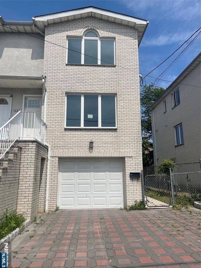 Fort Lee, NJ 07024,1627 Ponsi ST #B
