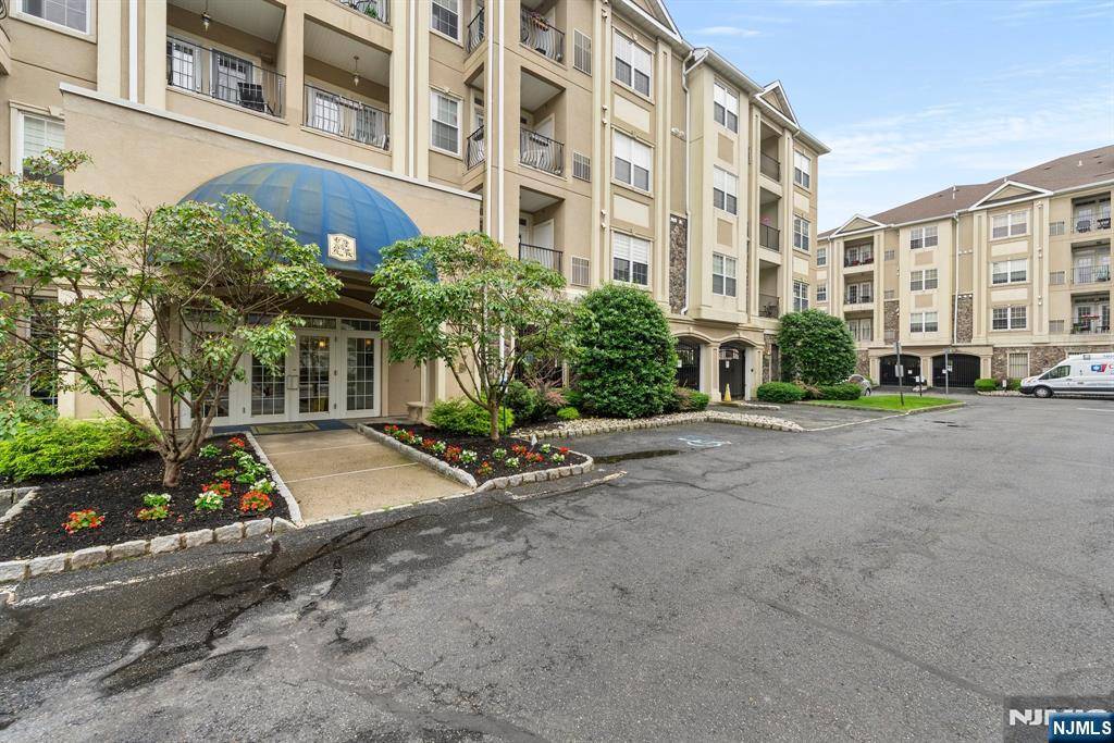 Clifton, NJ 07013,7303 Ravenscroft RD #570