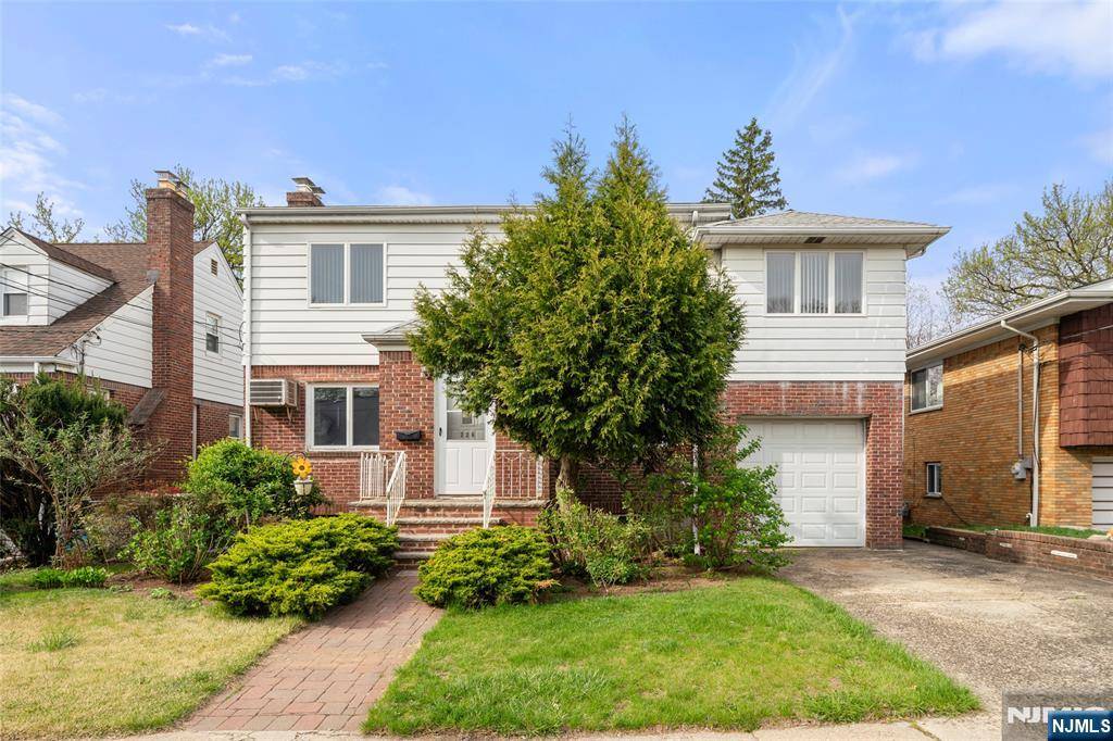 Fort Lee, NJ 07024,226 Mohegan WAY