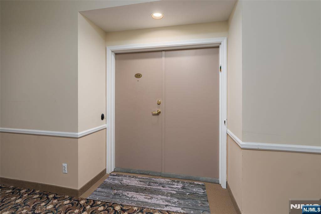 West Milford, NJ 07480,2214 Richmond #2214
