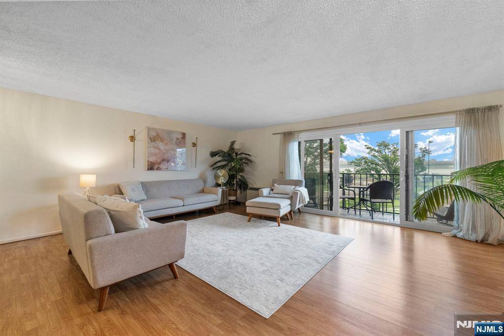 Edgewater, NJ 07020,1150 River RD #3F
