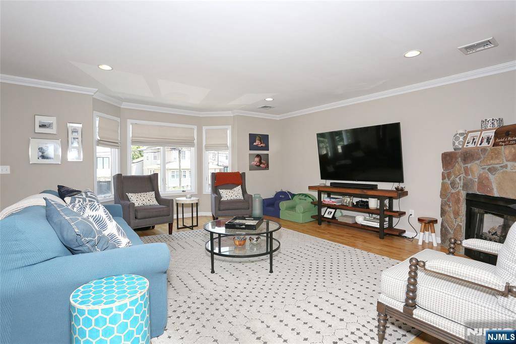 Cliffside Park, NJ 07010,400 Lawton AVE #C0400