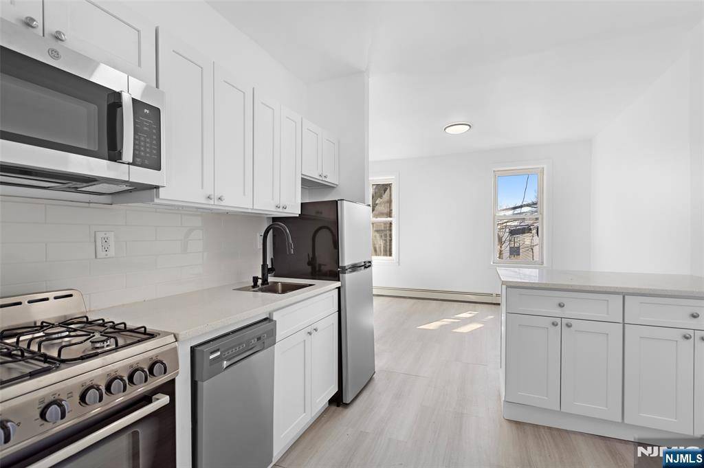 Jersey City, NJ 07307,182 Congress ST #4