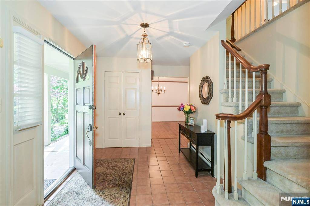 Oradell, NJ 07649,765 Battel PL