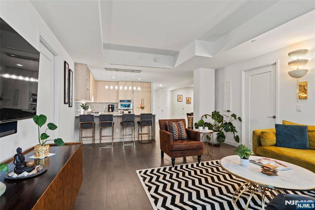 Weehawken, NJ 07086,800 Ave At Port Imperial BLVD #317