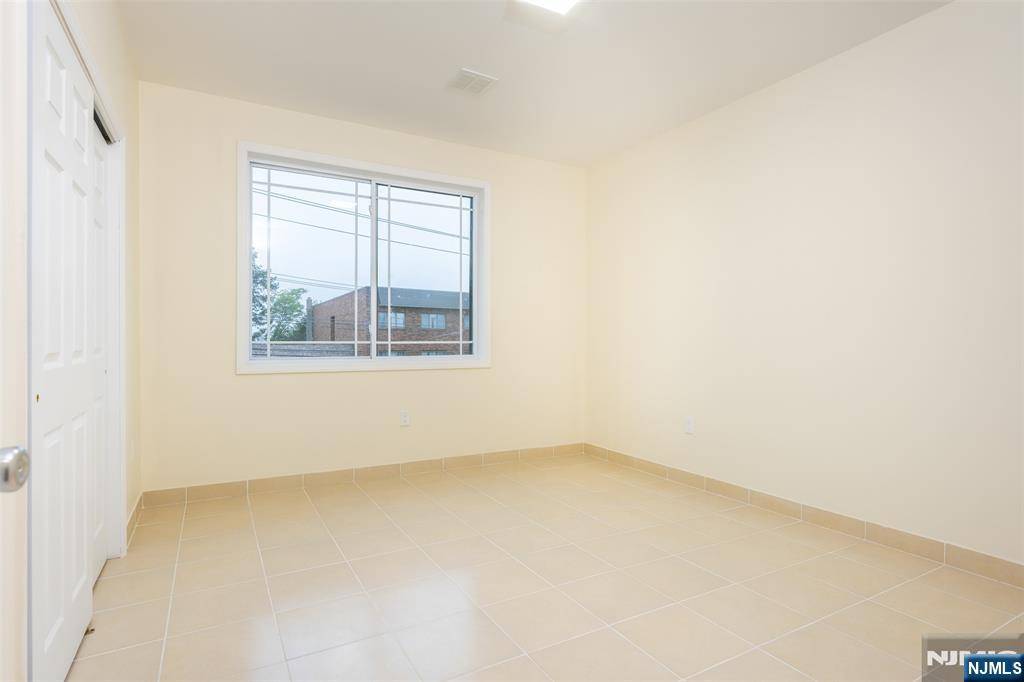 Fairview, NJ 07022,44 Bergen BLVD #8