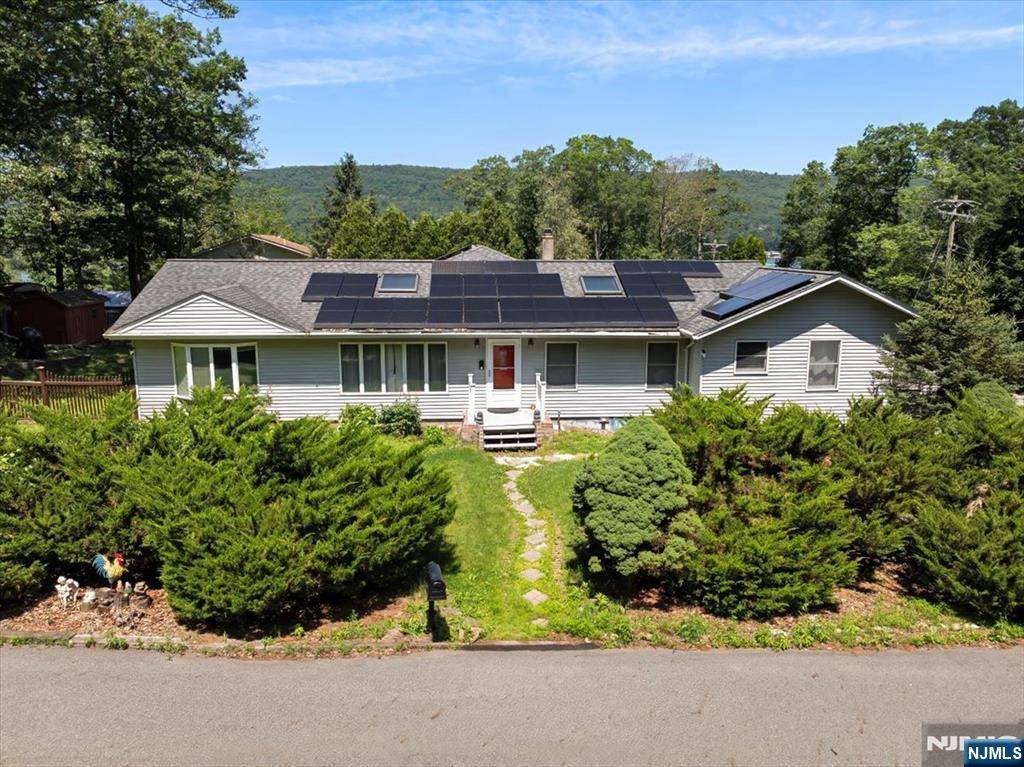 West Milford, NJ 07421,699 Shore RD