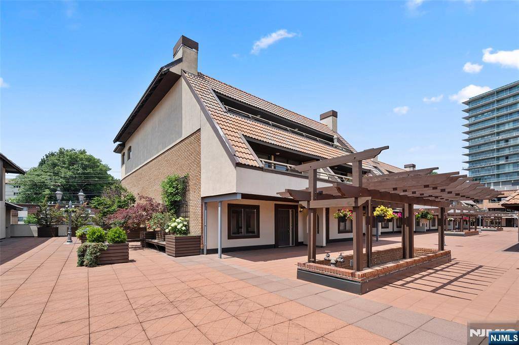 Cliffside Park, NJ 07010,300 Gorge RD #1