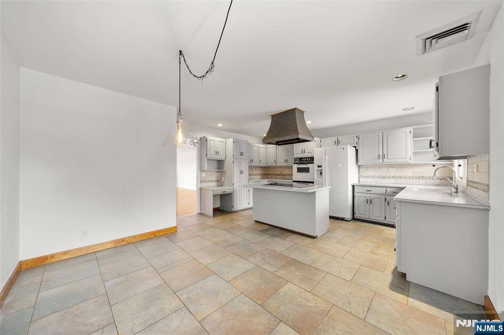 Cliffside Park, NJ 07010,300 Gorge RD #1