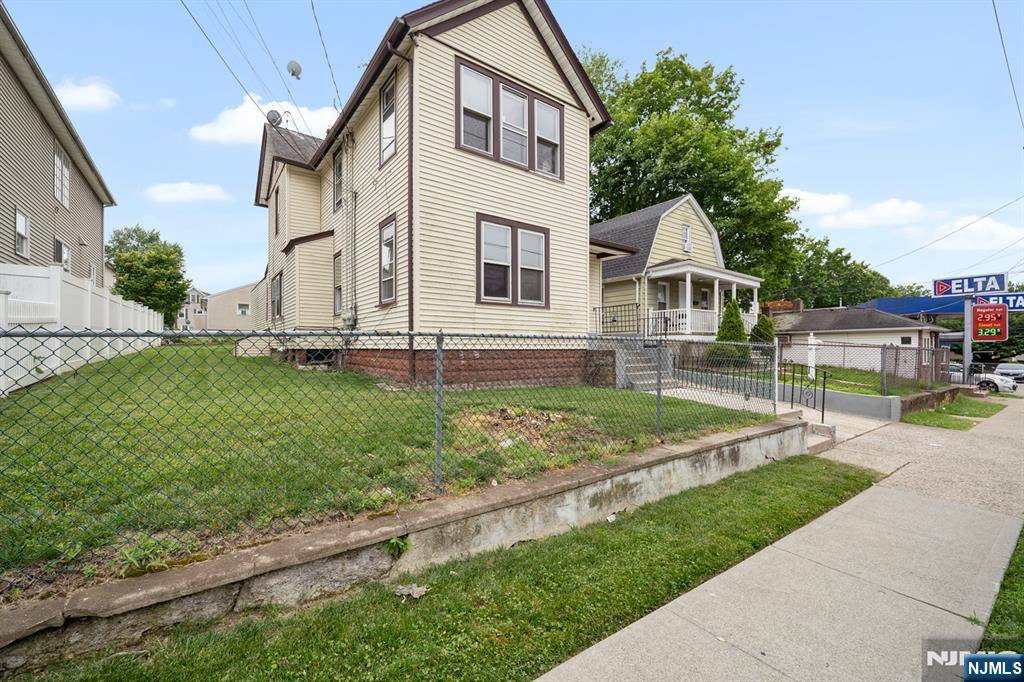 Bergenfield, NJ 07621,86 Main ST #2