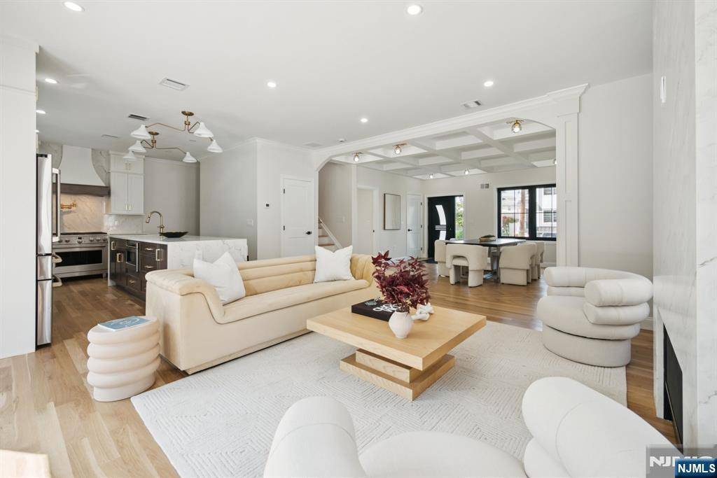 Millburn, NJ 07041,18 Willow ST