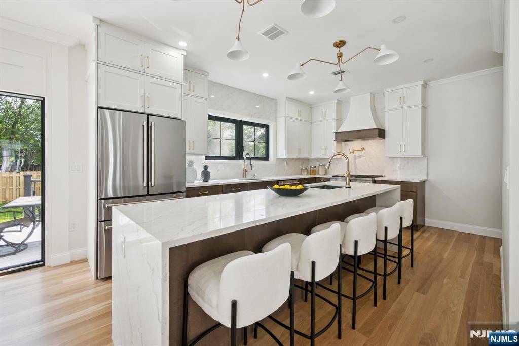 Millburn, NJ 07041,18 Willow ST