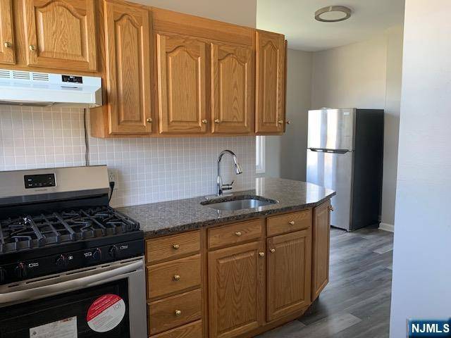 Elmwood Park, NJ 07407,421 River DR