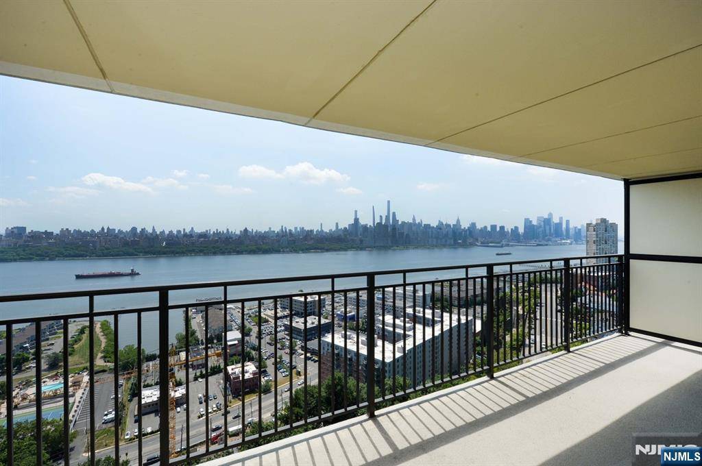 North Bergen, NJ 07047,7855 Boulevard East #19E