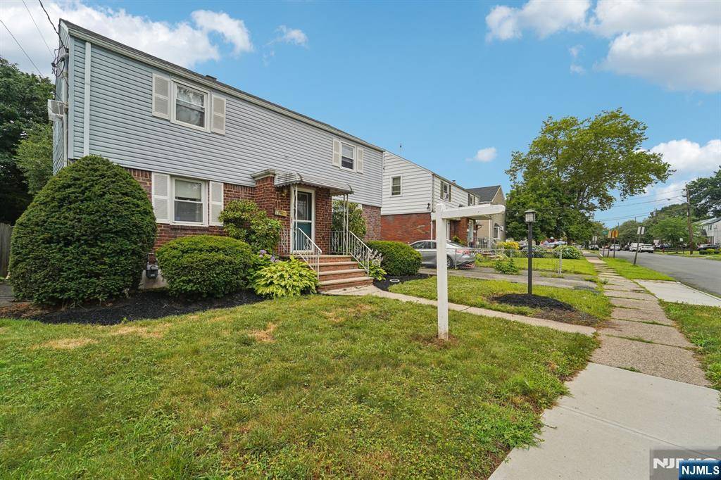 Hasbrouck Heights, NJ 07604,12 Macarthur