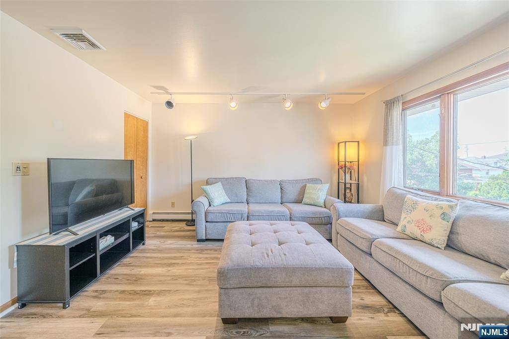 Palisades Park, NJ 07650,84 Brinkerhoff TER