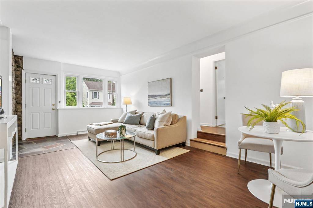 Wyckoff, NJ 07481,363 Amherst ST