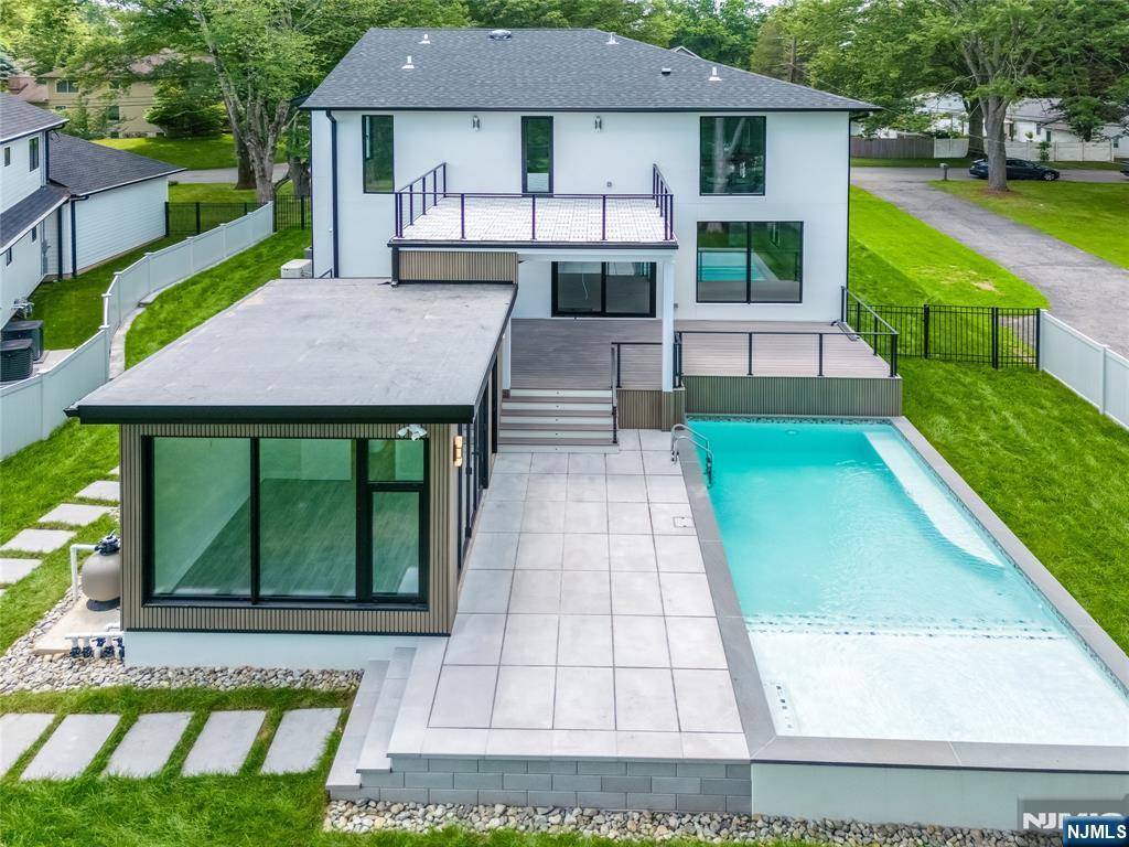 Norwood, NJ 07648,11A Meadow LN