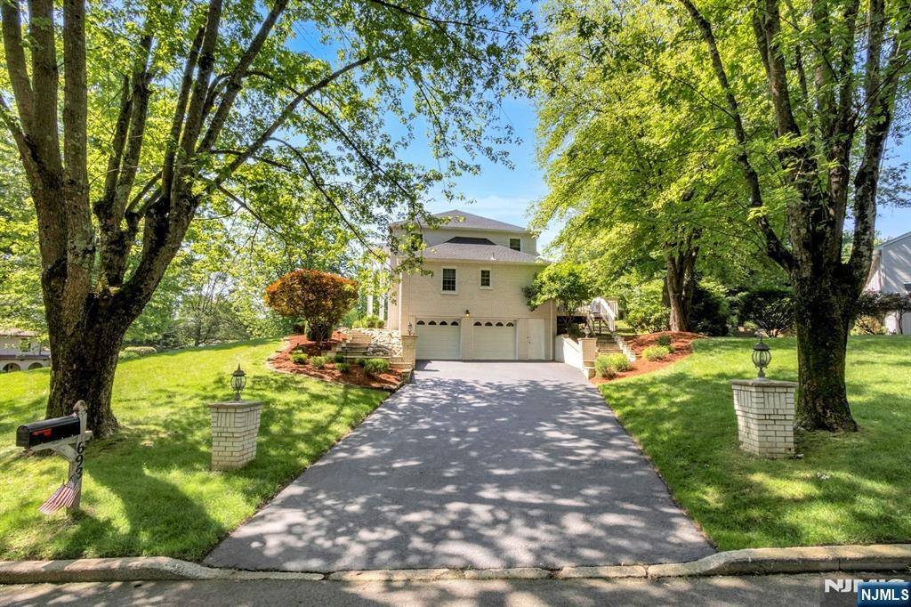River Vale, NJ 07675,693 Alexander CT