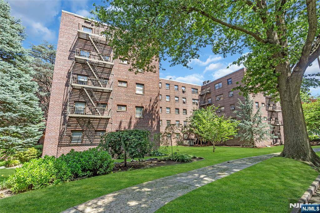 Fort Lee, NJ 07024,3081 Edwin AVE #5J