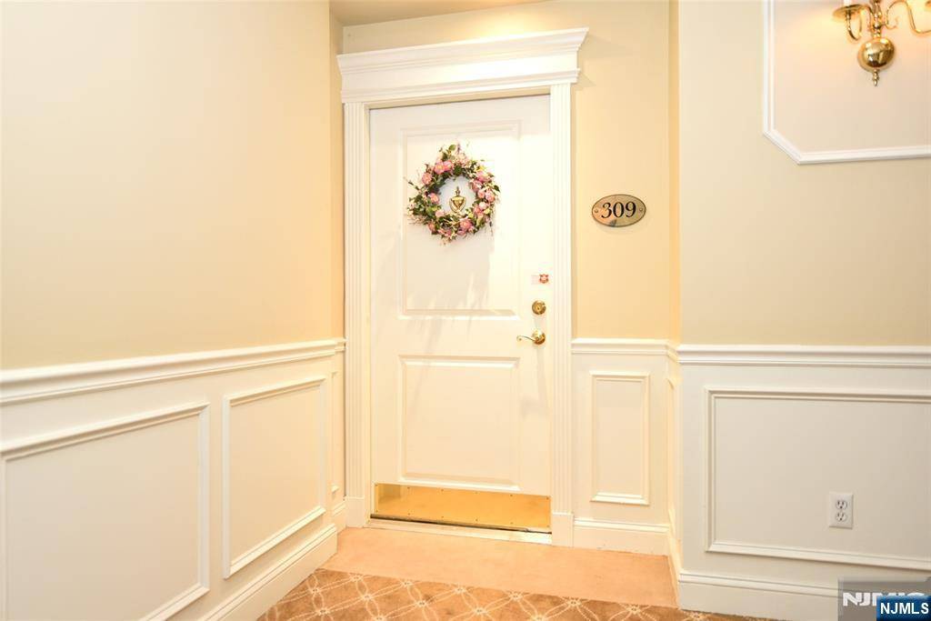 Rochelle Park, NJ 07662,175 Rochelle AVE #309