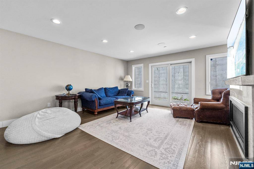 Edgewater, NJ 07020,746B Undercliff AVE