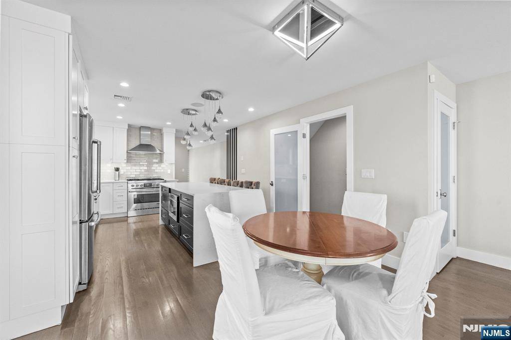 Edgewater, NJ 07020,746 Undercliff #A