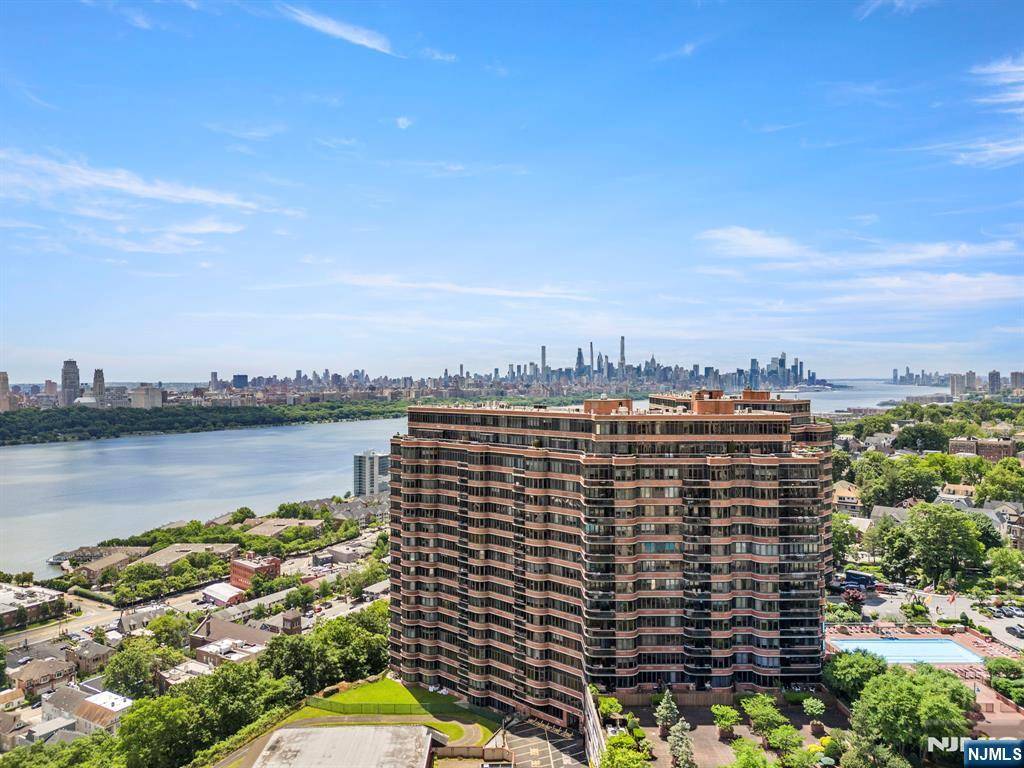 Cliffside Park, NJ 07010,100 Carlyle DR #12K-S