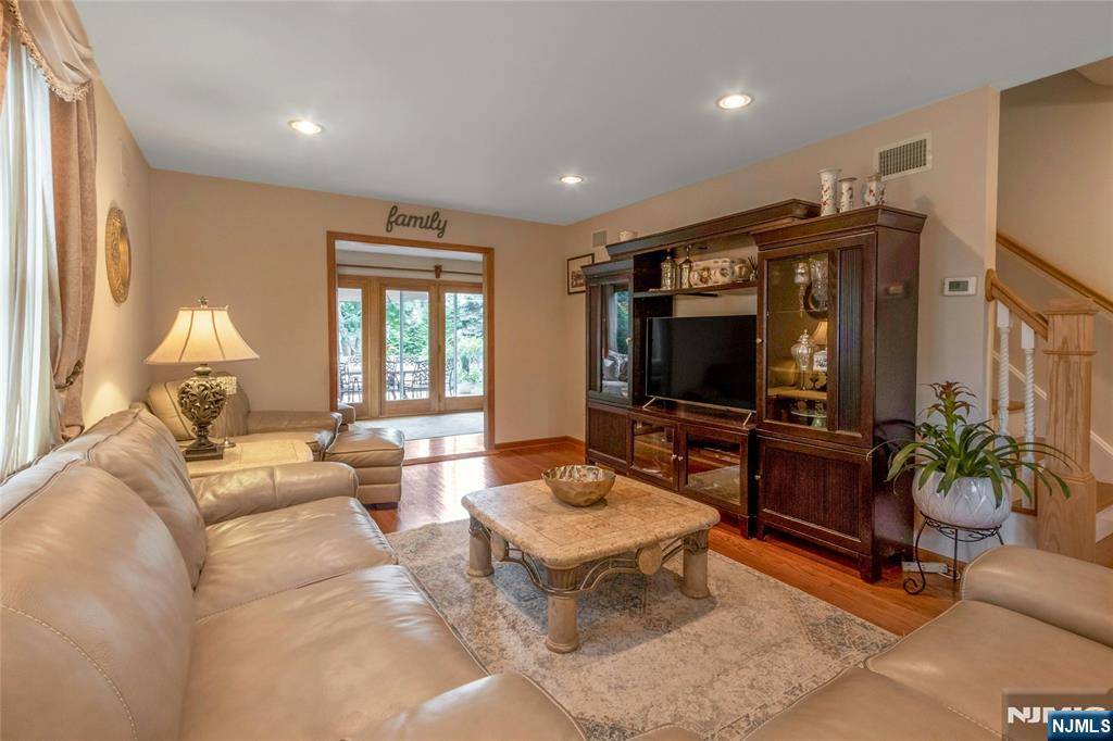 River Edge, NJ 07661,207 Manning AVE