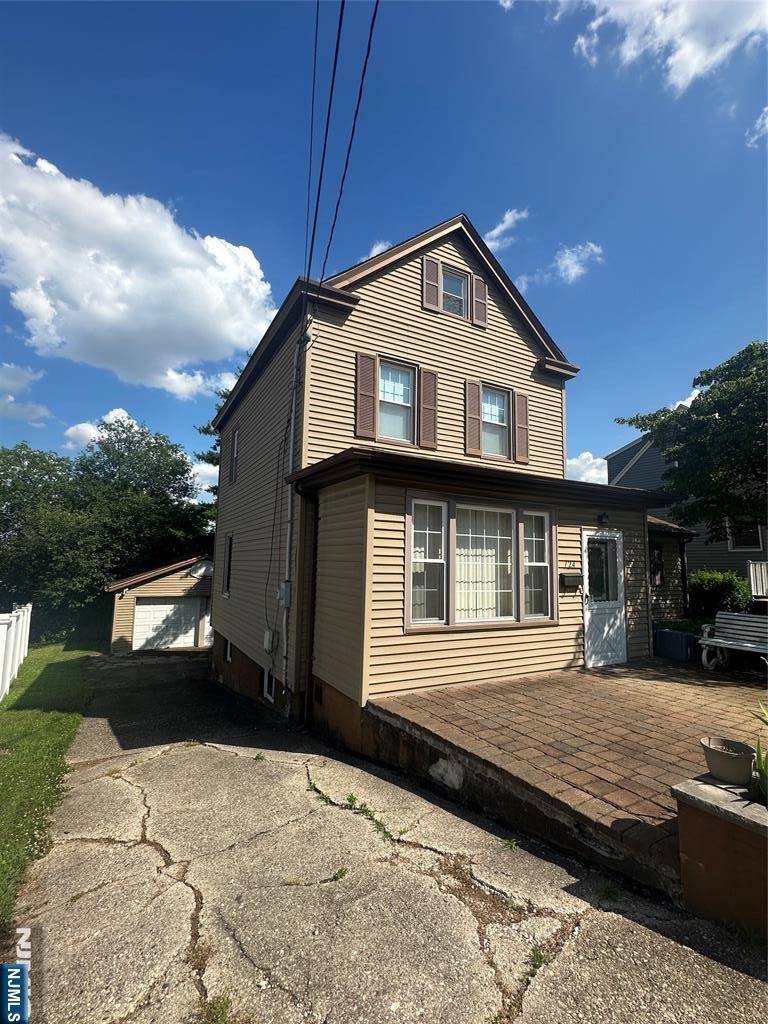Lyndhurst, NJ 07071,724 3rd ST