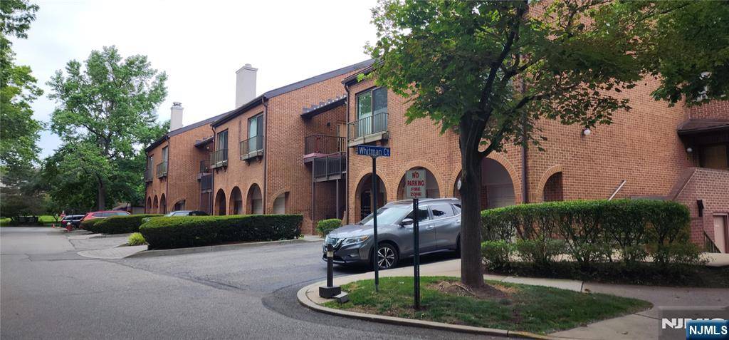 Teaneck, NJ 07666,4 Whitman CT #1204