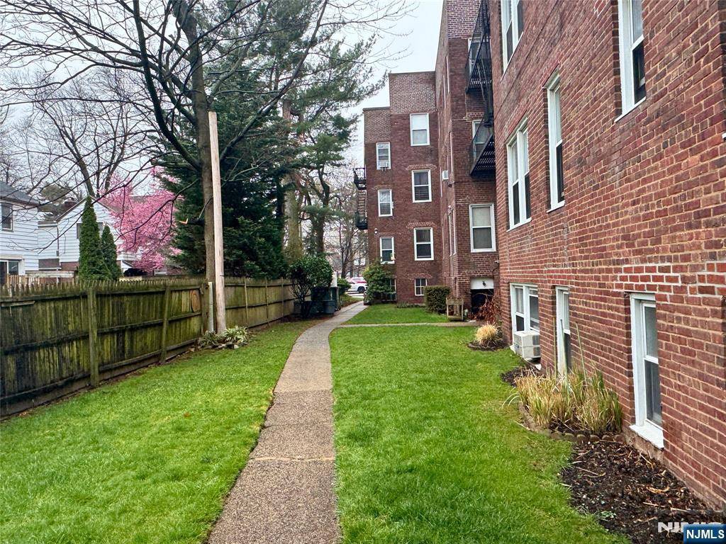 Teaneck, NJ 07666,985 Teaneck #3G