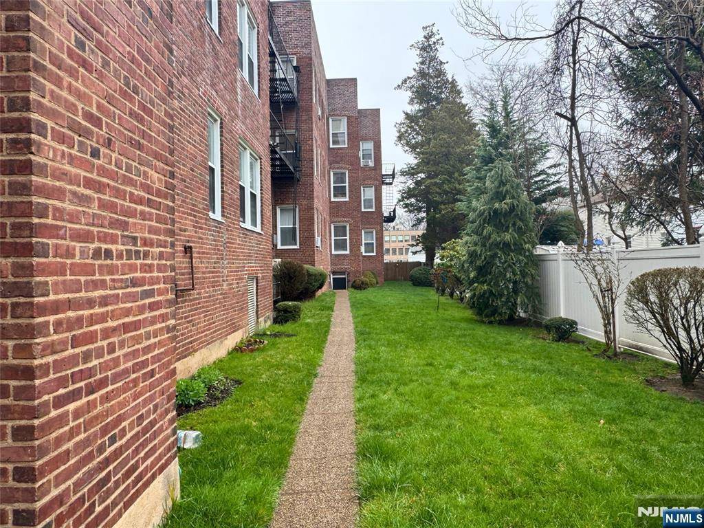 Teaneck, NJ 07666,985 Teaneck #3G
