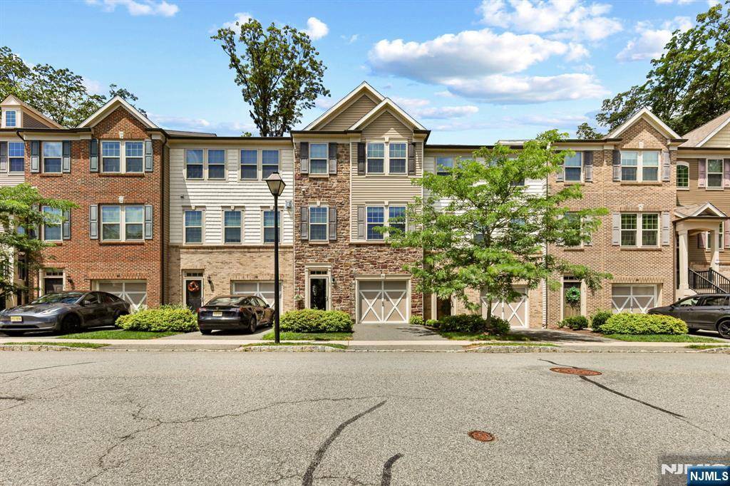 Randolph Township, NJ 07869,90 Albert CT #604