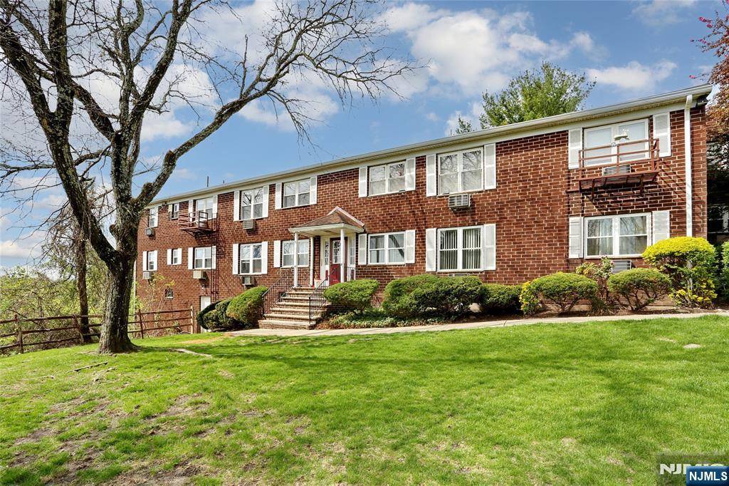 Pompton Lakes, NJ 07442,100 Pierson Miller DR #E2