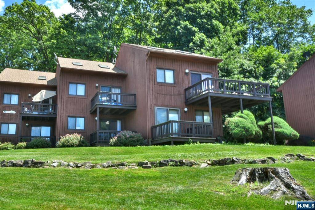 Vernon, NJ 07462,3 Deer Valley LN #8
