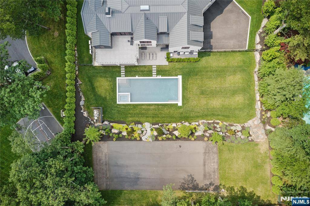 Tenafly, NJ 07670,63 Ridge RD